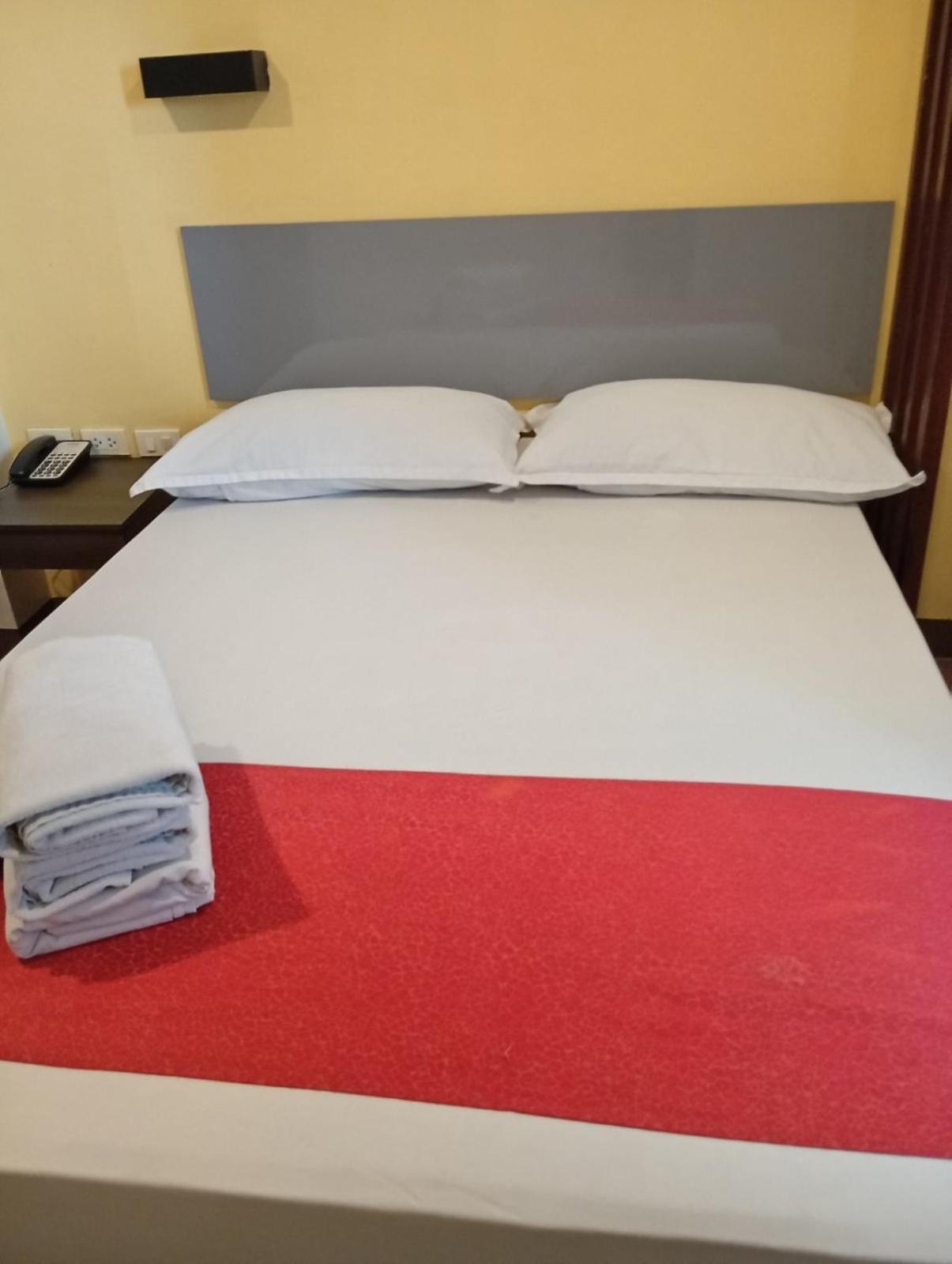 Mc Hotel Novaliches Caloocan Esterno foto